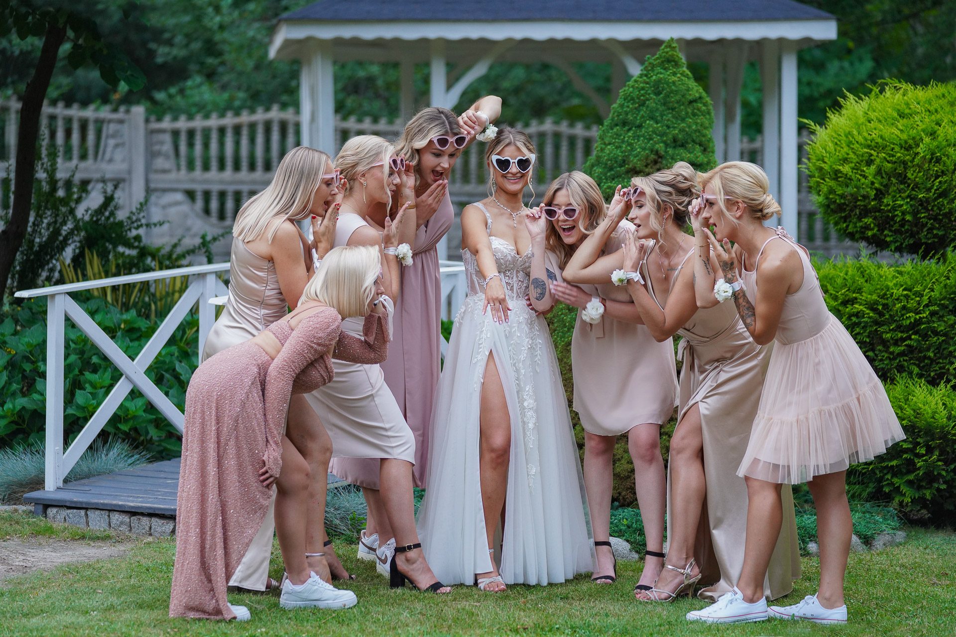 Plener obok sali — plener ślubny przy sali weselnej – fotograf Częstochowa