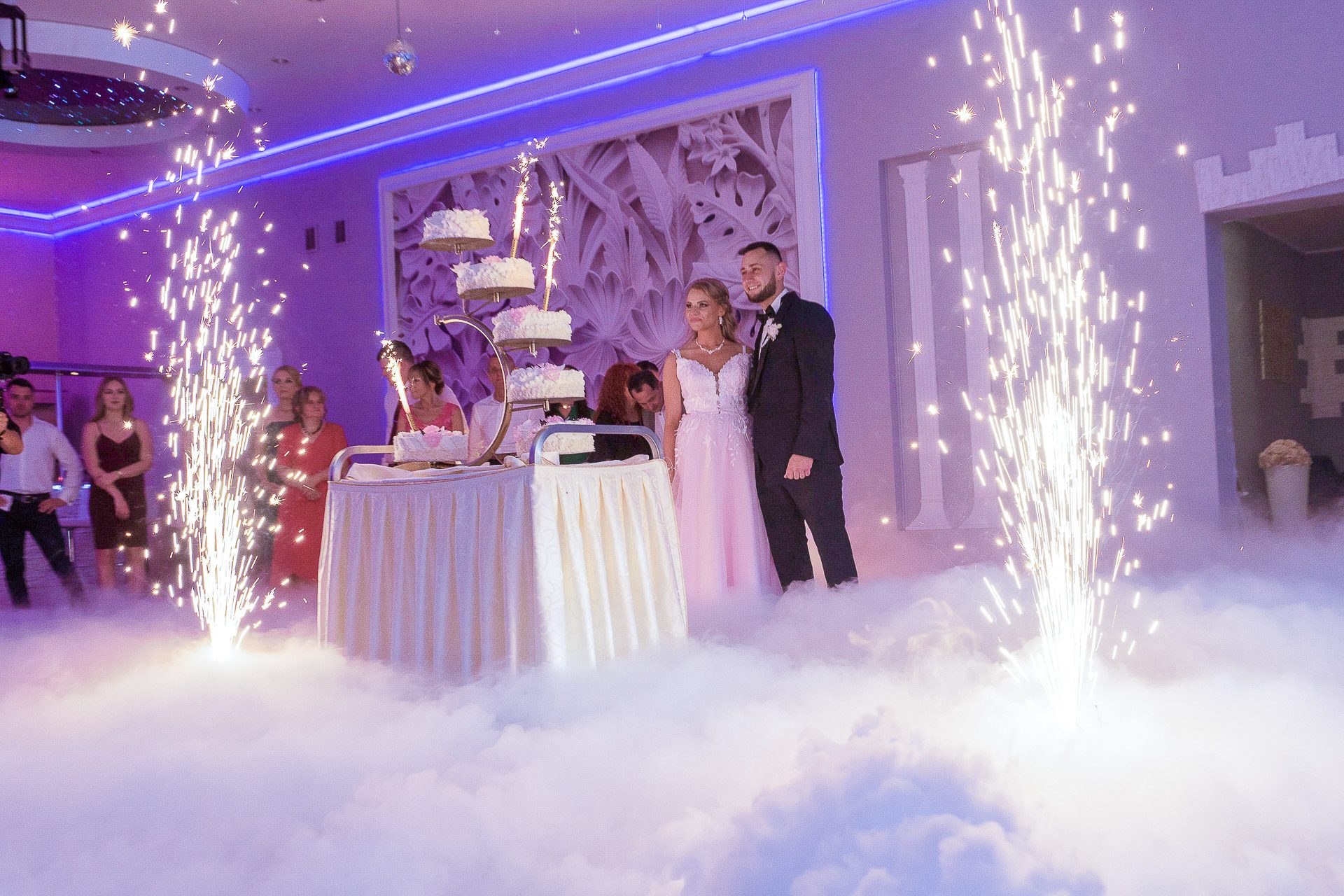 Taniec w dymie (ciężki dym) — plenerowa sesja ślubna – fotograf Częstochowa